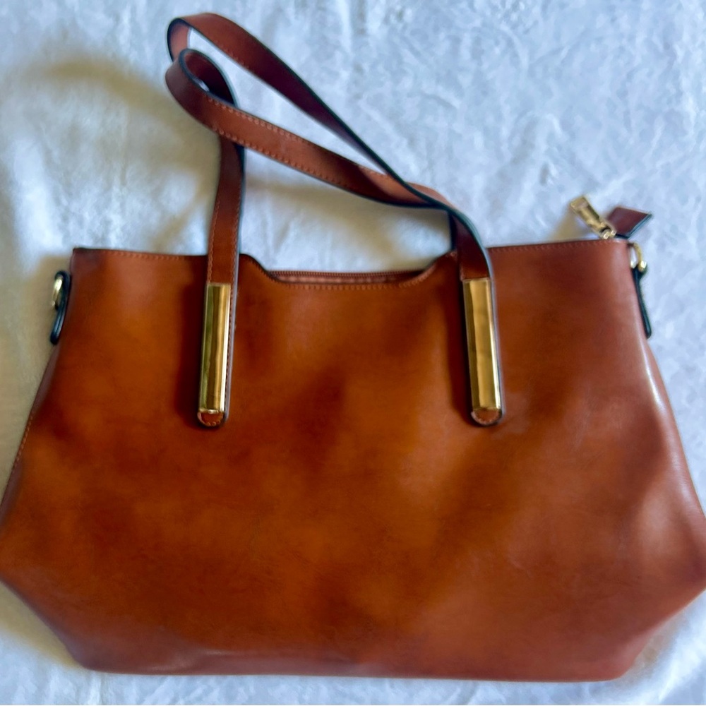 Chic Tan Leather Shoulder Bag